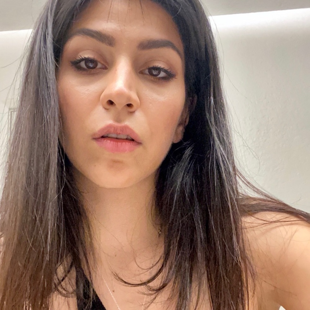 Meet your Posher, Adria